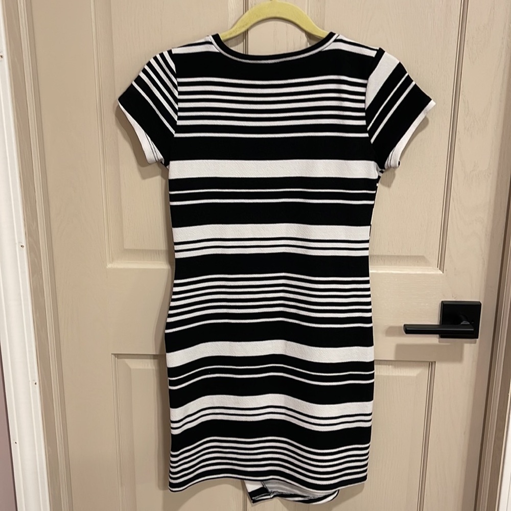 Dress - Picture 4 of 4